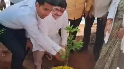హిమాయత్ నగర్: గోల్కొండ ఏరియా హాస్పిటల్ లో ప్రపంచ పర్యావరణ దినోత్సవాన్ని పురస్కరించుకొని మొక్కలు నాటిన మంత్రి పొన్నం ప్రభాకర్