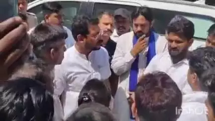 बिजनौर: भनेड़ा टोल प्लाजा पर युवक की संदिग्ध मौत के बाद नगीना सांसद चंद्रशेखर आजाद ने पोस्टमार्टम हाउस पर परिजनों से की मुलाकात
