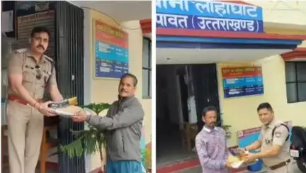 थाना लोहाघाट में मानसून सीजन के चलते ग्राम प्रहरियों को रेनकोट व टॉर्च का किया गया वितरण।