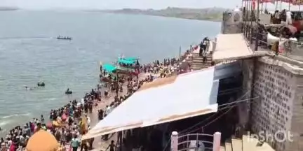गंधवानी: निसरपुर कोटेश्वर में गंगा दशहरा पर्व: नर्मदा में हज़ारों श्रद्धालुओं ने लगाई डुबकी, गंगा स्नान कर कमाया पुण्य