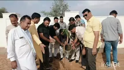 चूरू: विश्व पर्यावरण दिवस के अवसर पर भारतीय जनता पार्टी के नवनिर्मित कार्यालय में विधायक और कार्यकर्ताओं ने वृक्षारोपण किया