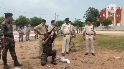 खूंटी: पुलिस केंद्र खूंटी में बकरीद पर्व को लेकर किया गया मॉक ड्रिल