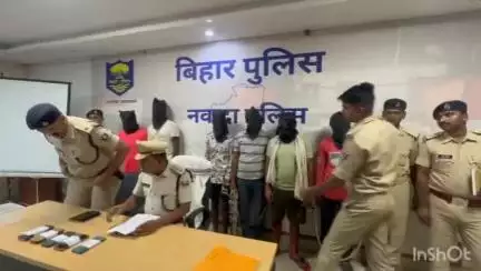 नवादा: नवादा एसपी कार्यालय में SDPO और थाना प्रभारी ने की प्रेस वार्ता, 6 साइबर अपराधी गिरफ्तार, मोबाइल सहित अन्य सामान बरामद