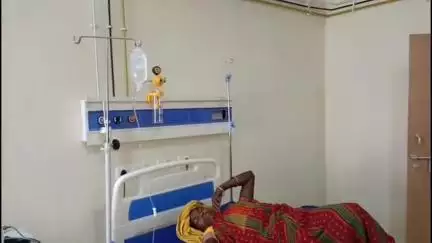 रंका: रंका प्रखंड के शुकुलडीह गांव में बिजली के करंट से एक महिला घायल