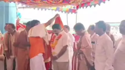 పిఠాపురం :నూతనంగా నిర్మించిన వీరబ్రహ్మేంద్రస్వామి వారి ఆలయం నిర్మాణం ప్రారంభోత్సవంలో మాజీ ఎమ్మెల్యే దొరబాబు