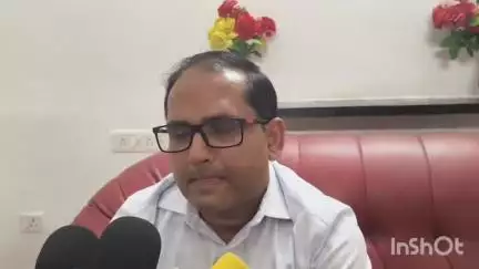 सिविल लाइन स्थित पीडब्ल्यूडी गेस्ट हाउस पहुंचे नगर विकास सचिव अनुज कुमार झा, मीडिया से रूबरू होकर दिया बयान