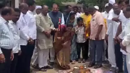 धुळे: आर्वी योगेश्वर कॉलनीत काँक्रीट रस्ता कामाचा खासदार डॉ. शोभा बच्छाव यांच्या हस्ते शुभारंभ