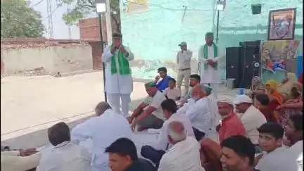 कोल: चिलकौरा में धरने के दौरान भाकियू अध्यक्ष सुनील का बयान, मुक़दमे के लिए तैयार हैं, लेखपाल की कमर लाल करने की बात