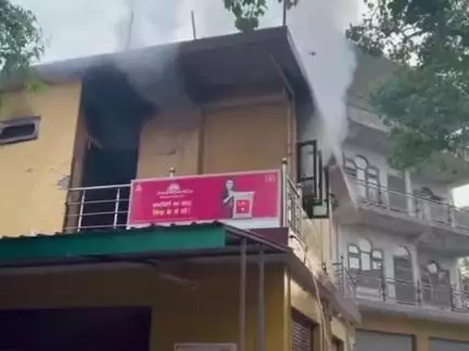निहरी: महादेव में रिहायसी मकान में भड़की आग, 10 लाख से अधिक का हुआ नुकसान