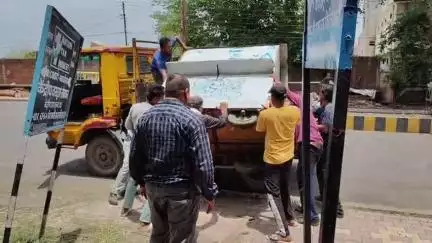 मंदसौर: मंदसौर नगर पालिका टीम ने महाराणा प्रताप चौराहा और संजीत रोड लॉ कॉलेज क्षेत्र से हाथ ठेले ज़ब्त किए