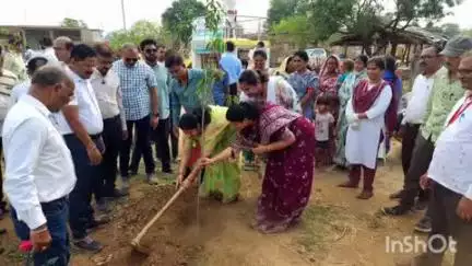 गोंदिया: पर्यावरण संरक्षणासाठी प्लास्टीकचा वापर टाळा
अति. मुकाअ डॉ.तानाजी लोखंडे यांचे आवाहन, जुनेवानी येथे कार्यक्रमाचे आयोजन