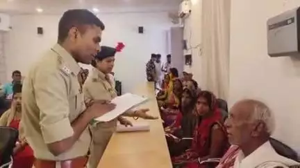 आरा: भोजपुर SP ने जनता दरबार में जन सुनवाई की, परिवादियों की शिकायतों का किया निस्तारण