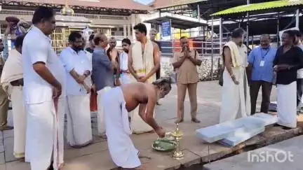 റാന്നി: ശബരിമല സന്നിധാനത്ത് മാളികപുറത്തിന് സമീപം നവഗ്രഹങ്ങൾക്കായി പുതിയ ശ്രീകോവിൽ, പാദുകം വെപ്പ് ചടങ്ങ് നടന്നു