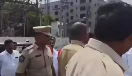 గుంటూరు: నగరంలోని పట్టాభిపురం పోలీస్ స్టేషన్లో మాజీ మంత్రి అంబటి రాంబాబు పై కేసు నమోదు చేసిన పోలీసులు