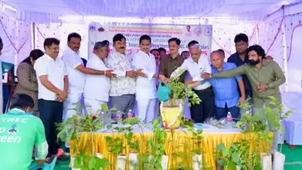 ಬಳ್ಳಾರಿ: ಮರಗಳನ್ನು ಬೆಳೆಸೋಣ, ಪರಿಸರ ರಕ್ಷಿಸೋಣ ; ನಗರದಲ್ಲಿ ಶಾಸಕ ನಾರಾ ಭರತ್ ರೆಡ್ಡಿ