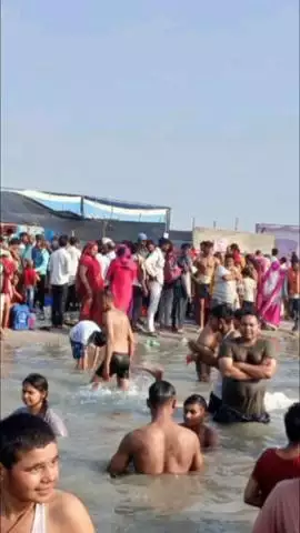 मवाना: मखदुमपुर गंगा घाट पर गंगा मेले का उद्घाटन डीएम ने फीता काटकर किया, अन्य अधिकारी भी रहे उपस्थित