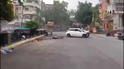 जालना: जालन्यात भरधाव कार कठड्याला जोराने धडकल्याने भीषण अपघात. शहरातील गांधी चौकातील घटना, कदीम पो. निरीक्षक सिद्धार्थ माने