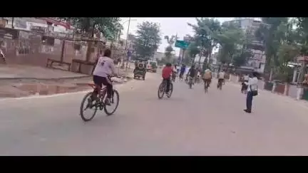 पर्यावरण दिवस और गंगा दशमी के उपलक्ष में आयोजित साइकिल रैली में जिला प्रभारी सचिव हुए शामिल