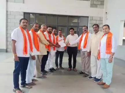 నిర్మల్: గోరక్షణ చట్టాన్ని అమలు చేయాలని గోరక్ష విభాగం విశ్వహిందూ పరిషత్ ఆధ్వర్యంలో జిల్లా అదనపు కలెక్టర్‌కు వినతి