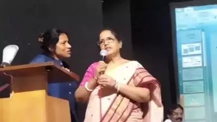 বারুইপুর: বারুইপুর ব্লকের উদ্যোগে রবীন্দ্রভবনে পঞ্চায়েতের সদস্যদের নিয়ে আয়োজিত প্রশিক্ষণ শিবির