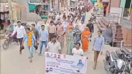 पीपलदा: इटावा में नगर पालिका अध्यक्ष रजनी सोनी ने वंदे गंगा अभियान का किया शुभारंभ, निकाली पर्यावरण बचाओ रैली