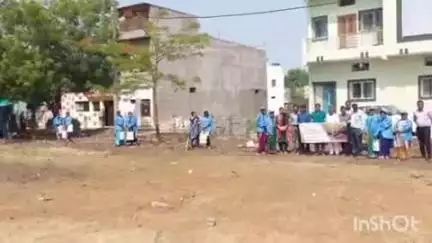 इटारसी: वार्ड 2 व 33 में पर्यावरण दिवस पर महिलाओं ने '1 पेड़ मां के नाम' अभियान में किया वृक्षारोपण, नपा अध्यक्ष मौजूद