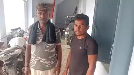 पुपरी: चोरौत में नेहाल गैस एजेंसी के पास पुलिस ने 390 बोतल नेपाली शराब के साथ तस्कर को किया गिरफ्तार, कार जब्त