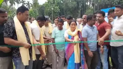 কুমারগ্রাম: বরাদ্দ 93 লাখ টাকা, বারবিশার লস্করপাড়ায় পেভার ব্লকের রাস্তার নির্মাণ কাজের সূচনা করলেন সাংসদ
