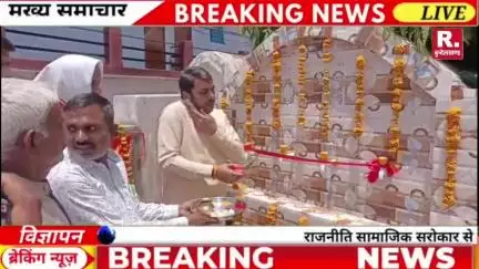 रक्सा प्रधान राजेंद्र सिंह ने धूमधाम से मनाया CM योगी का बर्थडे, केट काटकर ग्राम वासियों को खिलाया