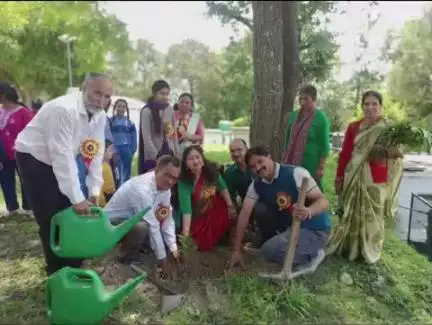 द्वाराहाट: 10 दिवसीय भाषा समर कैंप का समापन, विश्व पर्यावरण दिवस पर बालिका इंटर कॉलेज द्वाराहाट में लगाए गए कई प्रजातियों के पौधे