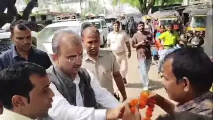 अमरपुर: अमरपुर बस स्टैंड पर भाजपा कार्यकर्ताओं ने स्वास्थ्य मंत्री का किया स्वागत