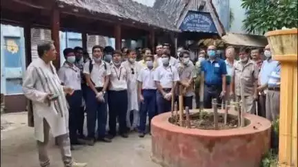 ব্যারাকপুর ২: ব্যারাকপুর রাষ্ট্রীয় উচ্চ বিদ্যালয়ের প্রাক্তন ছাত্র সমিতির পক্ষ থেকে বিদ্যালয় ভবনে বিশ্ব পরিবেশ দিবস পালন
