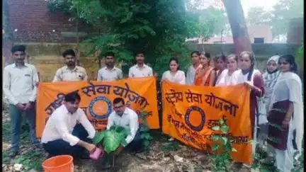 आंवला: आंवला के डिग्री कॉलेज में विश्व पर्यावरण दिवस पर वृक्षारोपण हुआ, प्राचार्य ने प्लास्टिक का प्रयोग न करने की अपील की