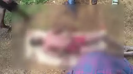 সিউড়ি ১: সিউড়ির দত্তপুকুর এর কাছে একটি পুকুরের মধ্যে এক ব্যক্তির মৃতদেহ ভাসতে দেখে এলাকায় চাঞ্চল্য ছড়ায়