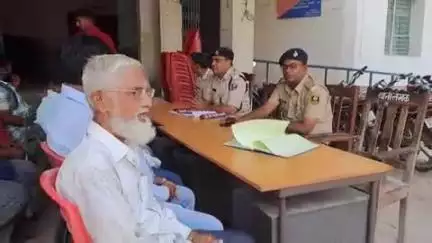 हाजीपुर: हाजीपुर नगर थाने में शांति समिति की बैठक हुई, पदाधिकारी और सामाजिक संगठन के लोग शामिल हुए