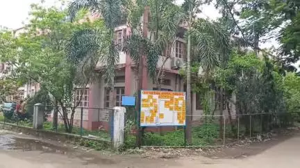 পুরুলিয়া ২: কুস্তাউর গ্রামীণ হাসপাতাল চত্বরে নেই শৌচালয়, সমস্যায় রোগী ও রোগীর আত্মীয়রা #jansamasya