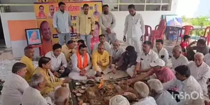 बागपत: उ.प्र के मुख्यमंत्री योगी आदित्यनाथ के जन्मदिवस पर ओसियन पार्क वाटर वर्ल्ड गौरीपुर-मीतली में हवन यज्ञ का आयोजन किया गया