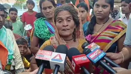 भाटापारा: युवक का शव लेकर शहीद वीर नारायण वार्ड के वार्डवासियों ने ग्रामीण थाना भाटापारा मृतक माता ने टीई दी जानकारी