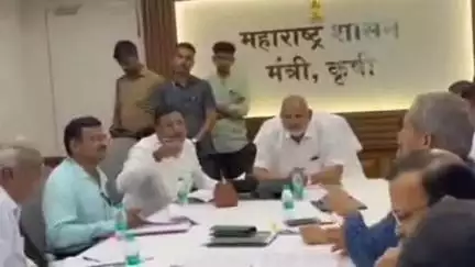 हदगाव: तालुक्यातील पिक विम्यासाठी कृषी मंत्री कोकाटे यांच्या बैठकीत आमदार बाबुराव कदम आक्रमक, बैठकीचा व्हीडिओ व्हायरल