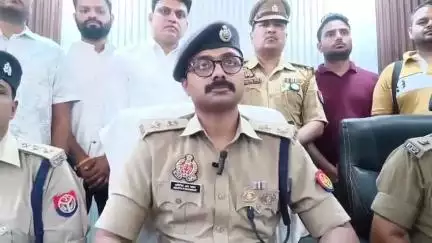 औरैया: मोहल्ला दयालपुर के राजपूत मोहल्ला में पकड़ी गई अवैध असलाह फैक्ट्री, भारी मात्रा में असलाह बरामद, एसपी ने दी जानकारी