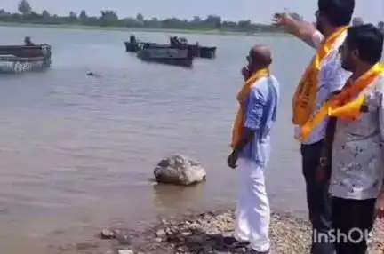 देवास नगर: नेमावर क्षेत्र में खनन माफियाओं ने नर्मदे युवा सेना की टीम पर पत्थरों से किया जानलेवा हमला