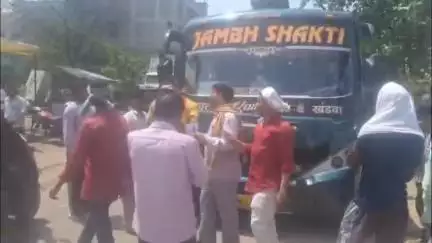 खंडवा नगर: सूरजकुंड बस स्टैंड पर बस की टक्कर में एजेंट घायल