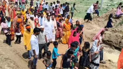 चानन: बलहपुर गांव में 48 घंटे के अखंड रामधुनी यज्ञ के लिए निकाली गई कलश शोभायात्रा