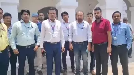 बस्ती: चापिलाव स्थित एसबीआई शाखा के प्रबंधक के साथ हुई मारपीट और लूट के मामले में बैंक के अधिकारियों ने SP से की मुलाकात