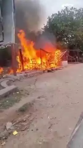खेरागढ़: तेहरा चौराहे के पास सड़क किनारे लगी दुकान में आग