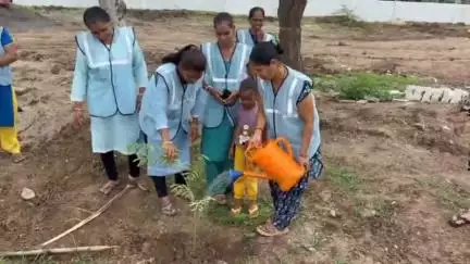 આમોદ: પાંચમી જુન વિશ્વ પર્યાવરણ દિવસ નિમિત્તે આમોદ તળાવ ખાતે વૃક્ષારોપણ કાર્યક્રમ યોજાયો