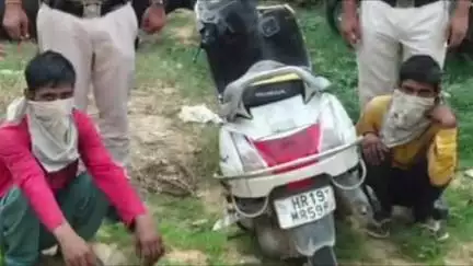 चरखी दादरी: चरखी दादरी में स्कूटी चोरी के मामले में पुलिस ने दो आरोपियों को पकड़ा, न्यायिक हिरासत में भेजा