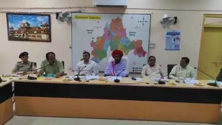 झालरापाटन: झालावाड़ जिला प्रभारी मंत्री ओटाराम देवासी ने मिनी सचिवालय में जिला स्तरीय अधिकारियों के साथ की बैठक