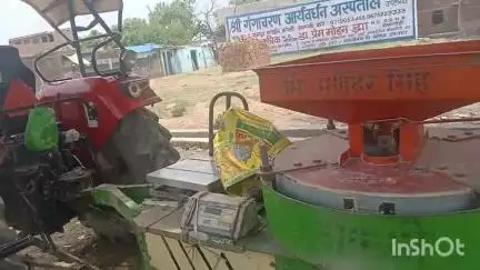 बिसौली: लक्ष्मीपुर गांव में ट्रैक्टर वाली चक्की से आटा पिसवाते समय एक लड़की का दुपट्टा कपलिंग में आने से हाथ हुआ अलग