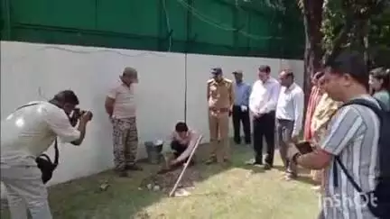 हल्द्वानी: विश्व पर्यावरण दिवस के मौके पर हल्द्वानी में कमिश्नर और सांसद ने किया वृक्षारोपण
